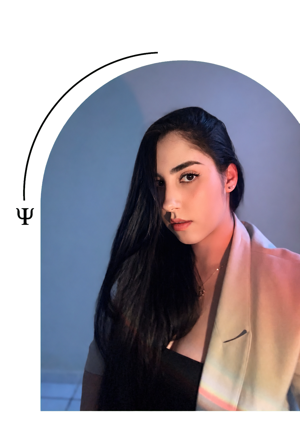 Ana Lívia em retrato profissional com blazer claro